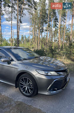 Седан Toyota Camry 2023 в 