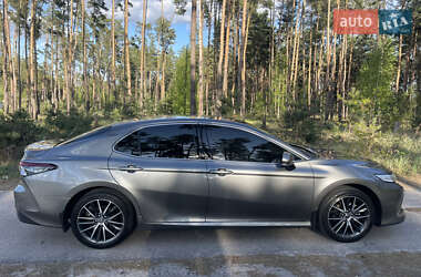 Седан Toyota Camry 2023 в 