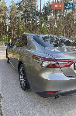 Седан Toyota Camry 2023 в 