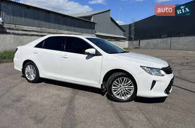 Седан Toyota Camry 2016 в Киеве