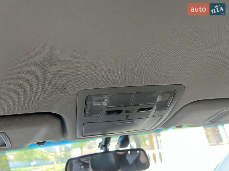 Седан Toyota Camry 2017 в Николаеве