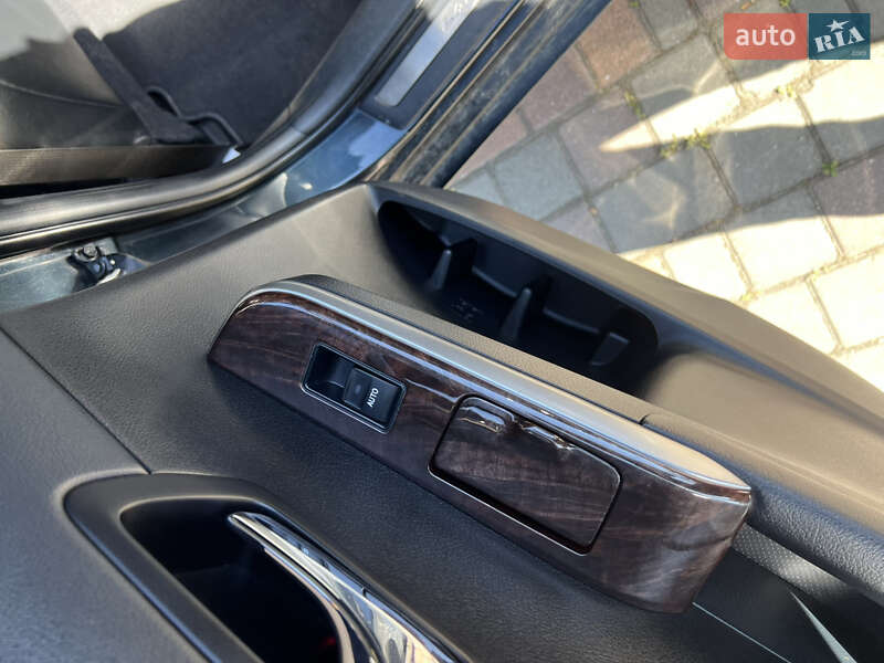 Седан Toyota Camry 2017 в Николаеве