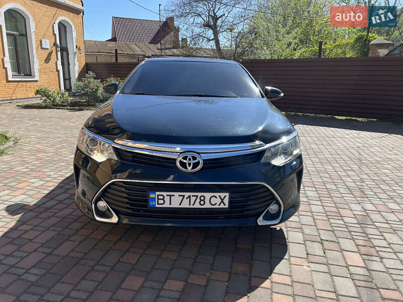 Седан Toyota Camry 2017 в Николаеве