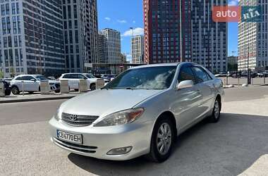 Седан Toyota Camry 2004 в 