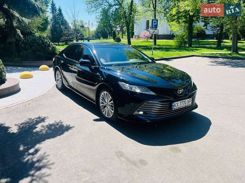 Toyota Camry 2019