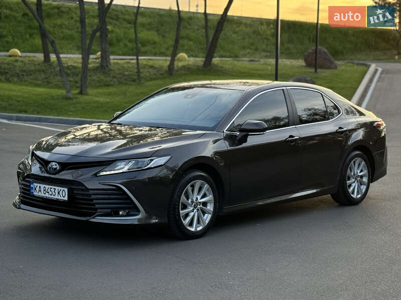 Седан Toyota Camry 2021 в Києві