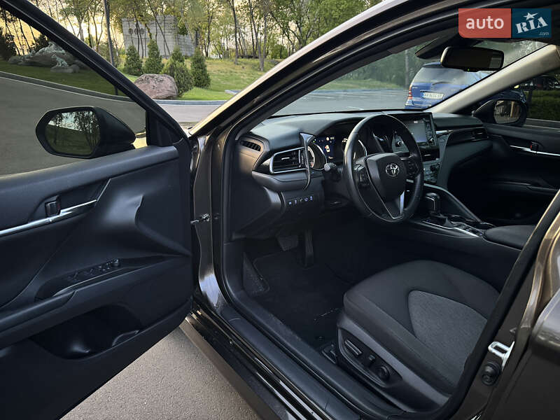 Седан Toyota Camry 2021 в Києві
