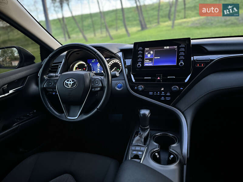 Седан Toyota Camry 2021 в Києві