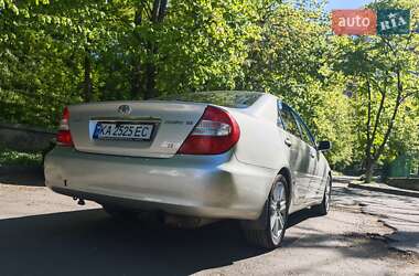 Седан Toyota Camry 2004 в 
