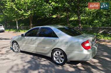 Седан Toyota Camry 2004 в 