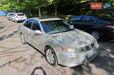 Седан Toyota Camry 2004 в 