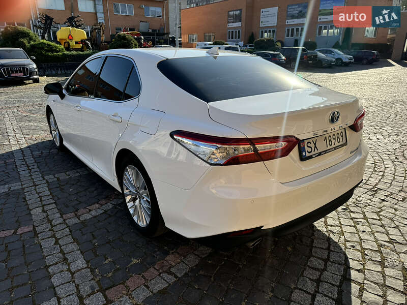 Седан Toyota Camry 2019 в Луцьку