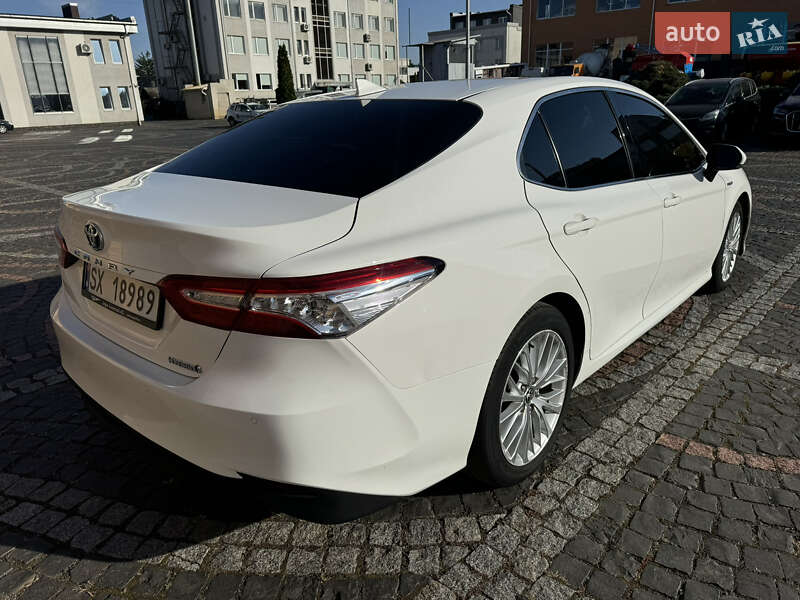 Седан Toyota Camry 2019 в Луцьку