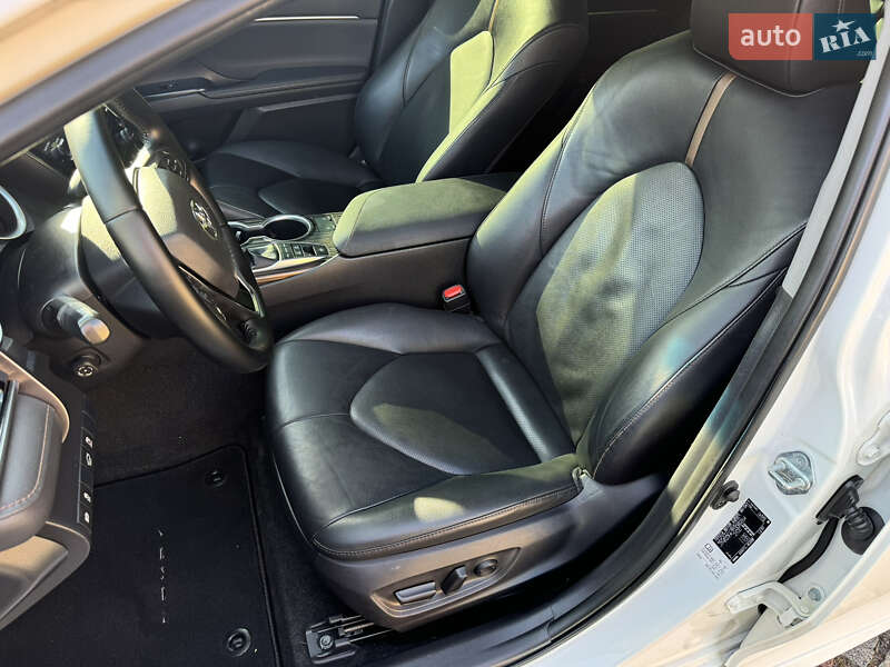 Седан Toyota Camry 2019 в Луцьку