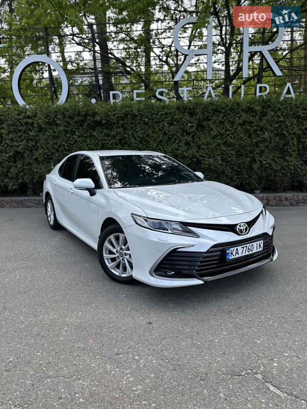 Toyota Camry 2021