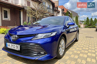 Седан Toyota Camry 2019 в Киеве