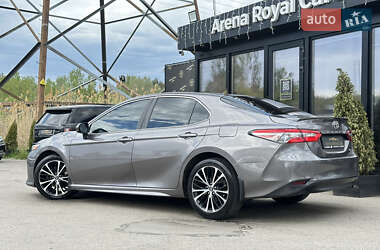Седан Toyota Camry 2018 в 