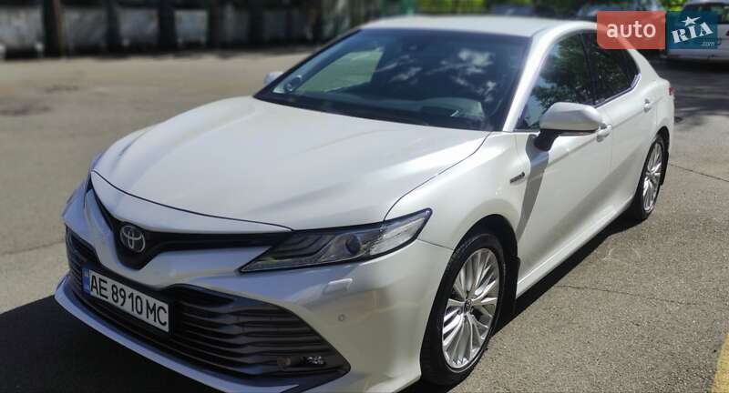 Toyota Camry 2019