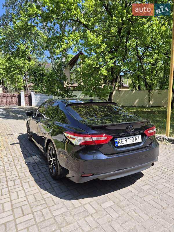 Седан Toyota Camry 2019 в Дніпрі