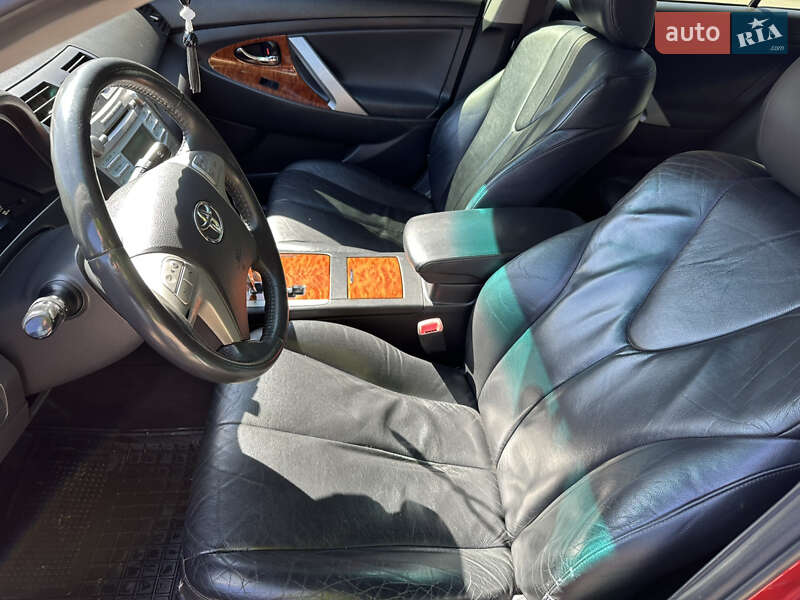 Седан Toyota Camry 2008 в Кривом Роге
