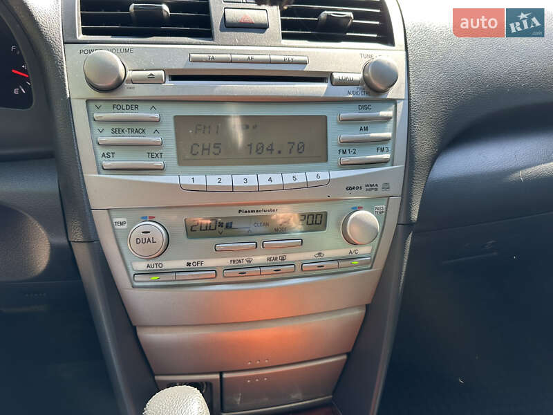 Седан Toyota Camry 2008 в Кривом Роге