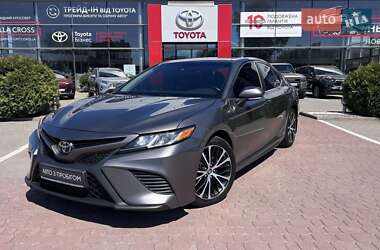 Седан Toyota Camry 2017 в Хмельницком
