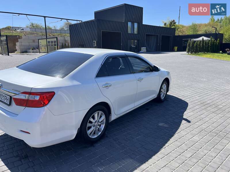 Седан Toyota Camry 2014 в Фастові