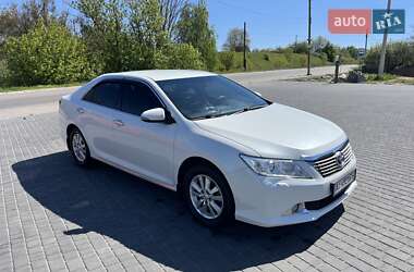 Седан Toyota Camry 2014 в Фастові