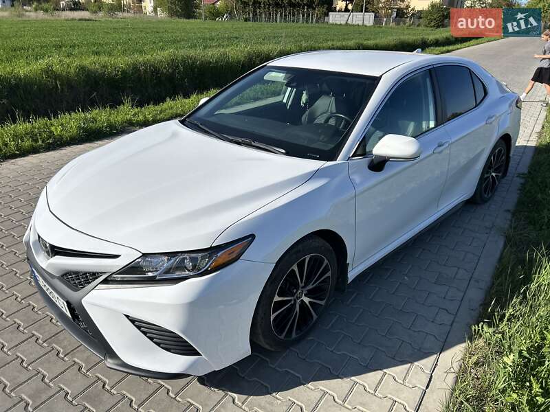 Седан Toyota Camry 2020 в Львове