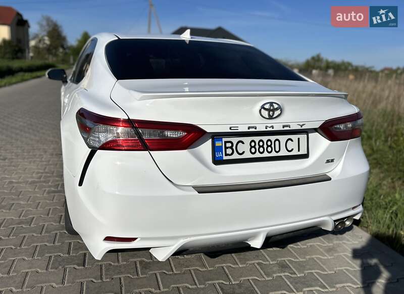 Седан Toyota Camry 2020 в Львове