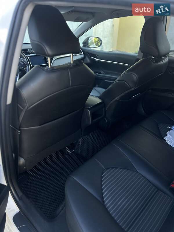 Седан Toyota Camry 2020 в Львове