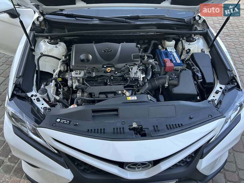 Седан Toyota Camry 2020 в Львове