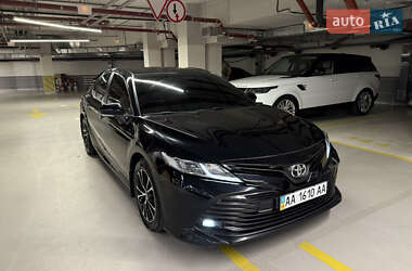 Седан Toyota Camry 2018 в Києві