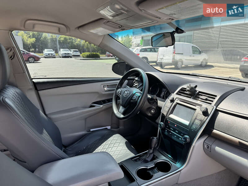 Седан Toyota Camry 2016 в Черкасах