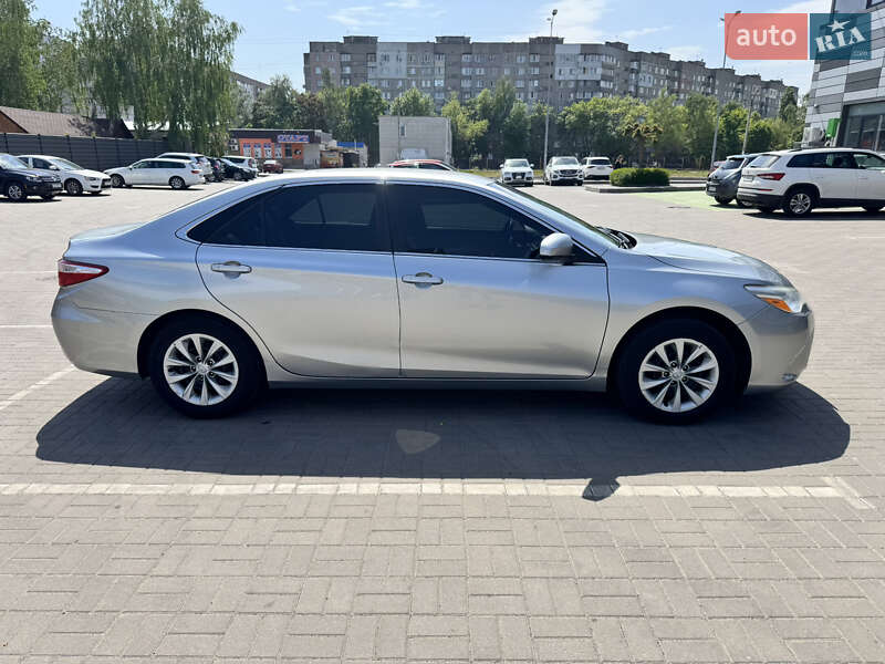 Седан Toyota Camry 2016 в Черкасах