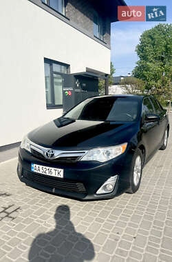 Седан Toyota Camry 2013 в Петропавловской Борщаговке