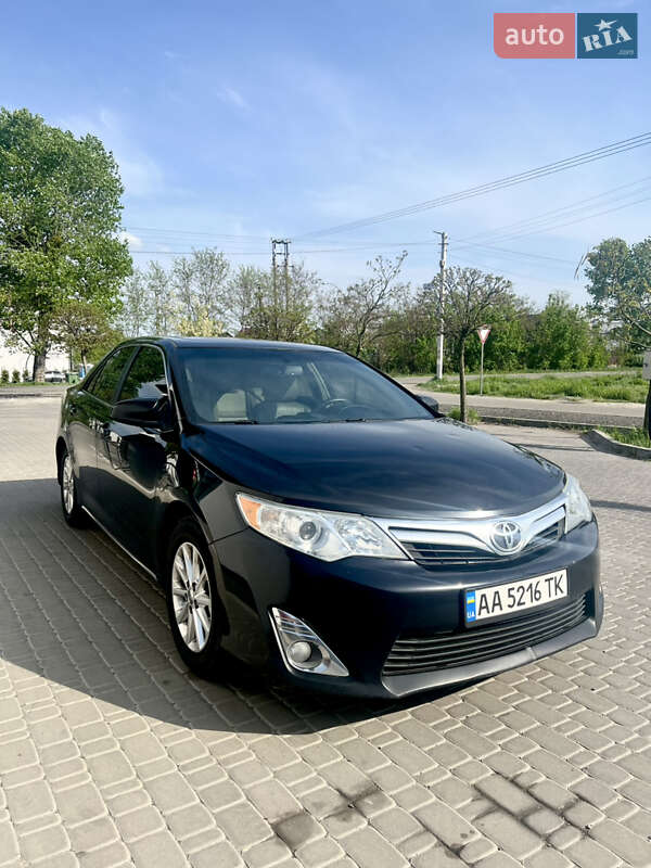 Седан Toyota Camry 2013 в Петропавловской Борщаговке