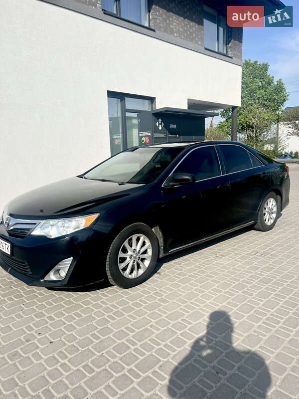 Седан Toyota Camry 2013 в Петропавловской Борщаговке