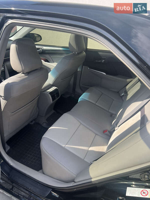 Седан Toyota Camry 2013 в Петропавловской Борщаговке
