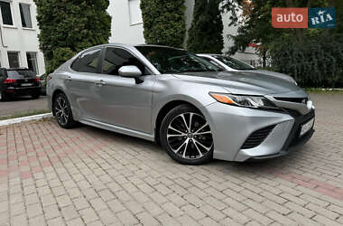 Седан Toyota Camry 2018 в 