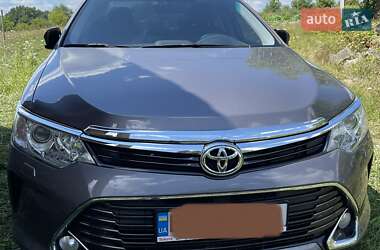 Седан Toyota Camry 2016 в Софіївській Борщагівці