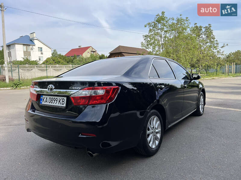 Седан Toyota Camry 2013 в Киеве