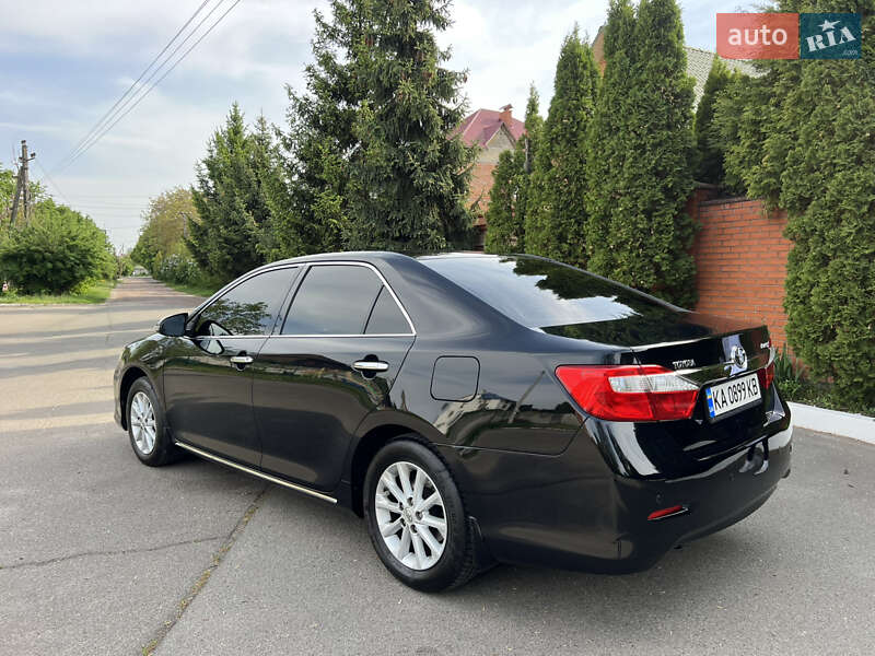 Седан Toyota Camry 2013 в Киеве
