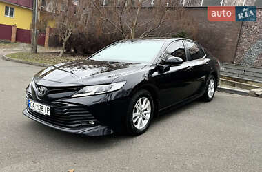 Седан Toyota Camry 2018 в Киеве