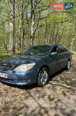 Седан Toyota Camry 2004 в Ровно