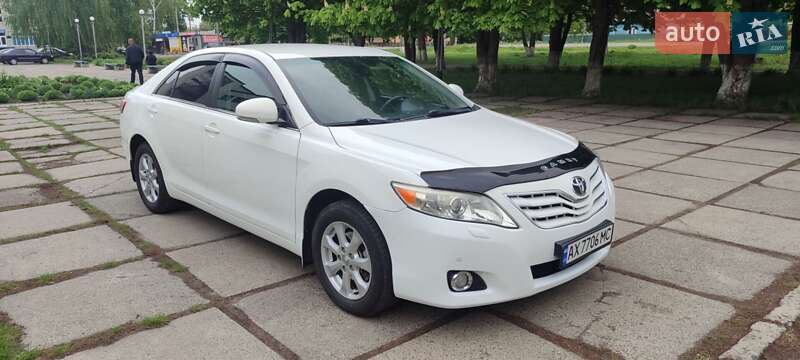 Седан Toyota Camry 2010 в 