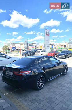 Седан Toyota Camry 2018 в 