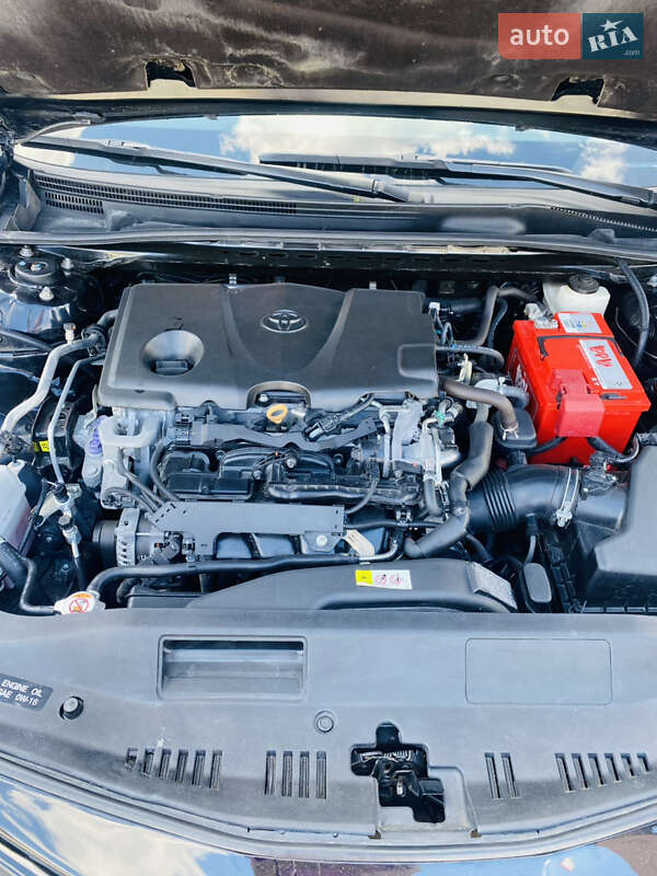 Седан Toyota Camry 2018 в Львове