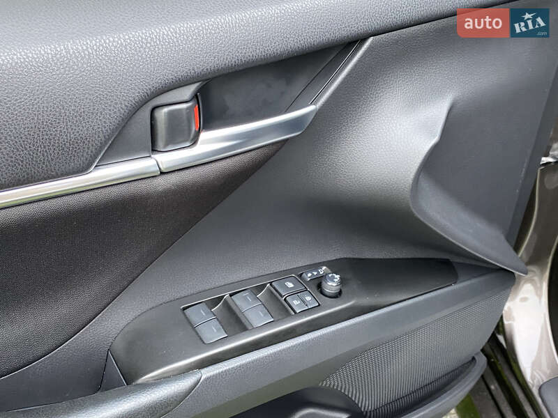 Седан Toyota Camry 2021 в Києві