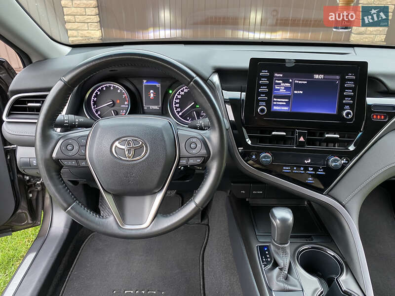 Седан Toyota Camry 2021 в Києві